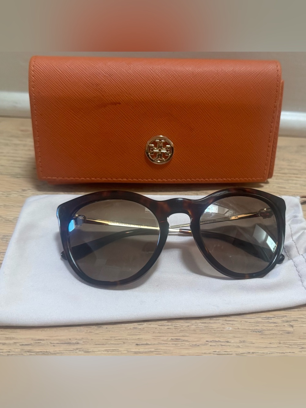 Authentic Tory Burch TY7137 Tortoise Cat-Eye Sunglasses with Case